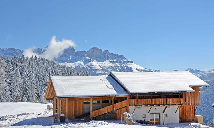 The snowy mountain farm Samer